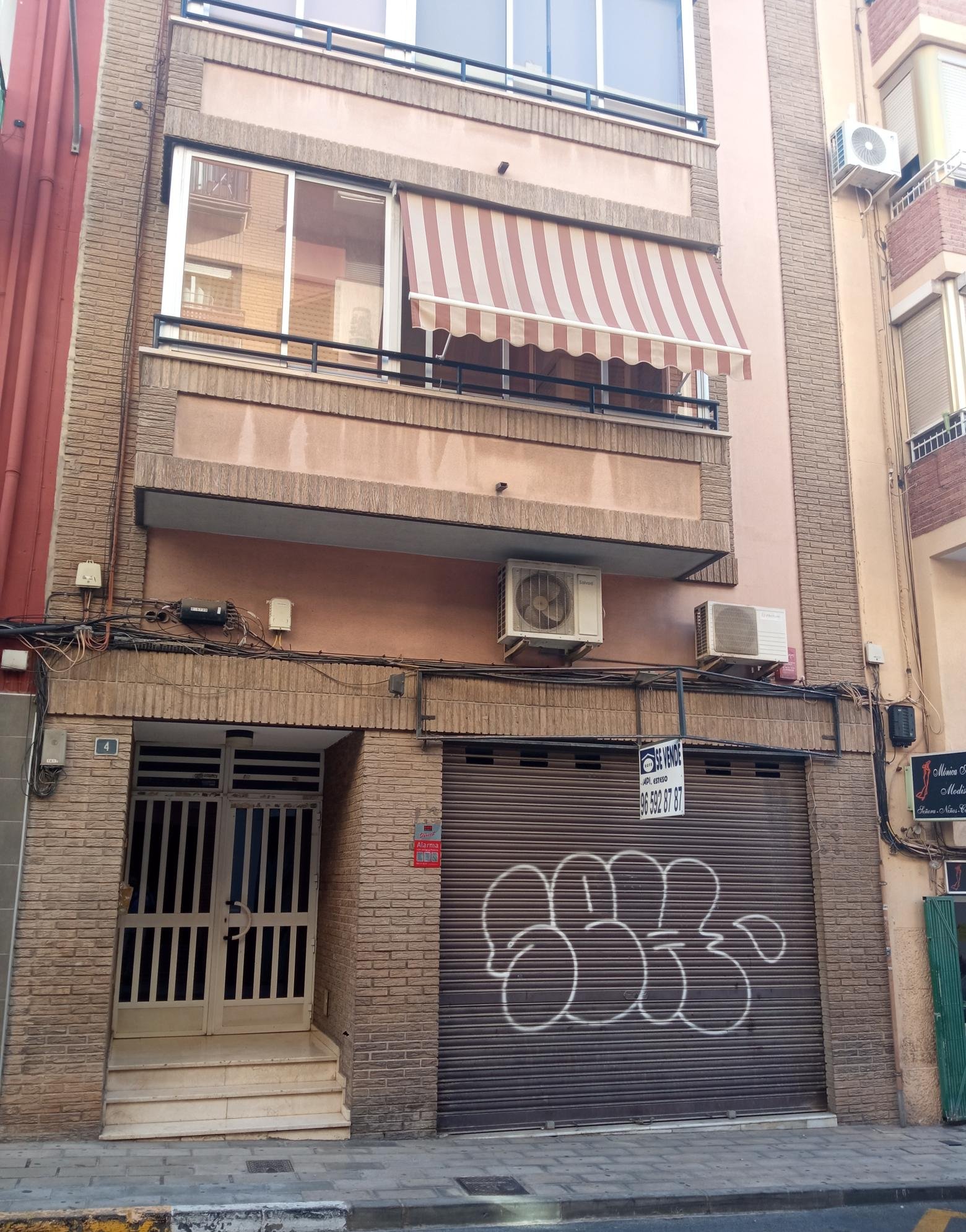 Se oferta local comercial en calle san juan bautista en AlicanteAlacant por 102.570 de 125m en condiciones de restauración
