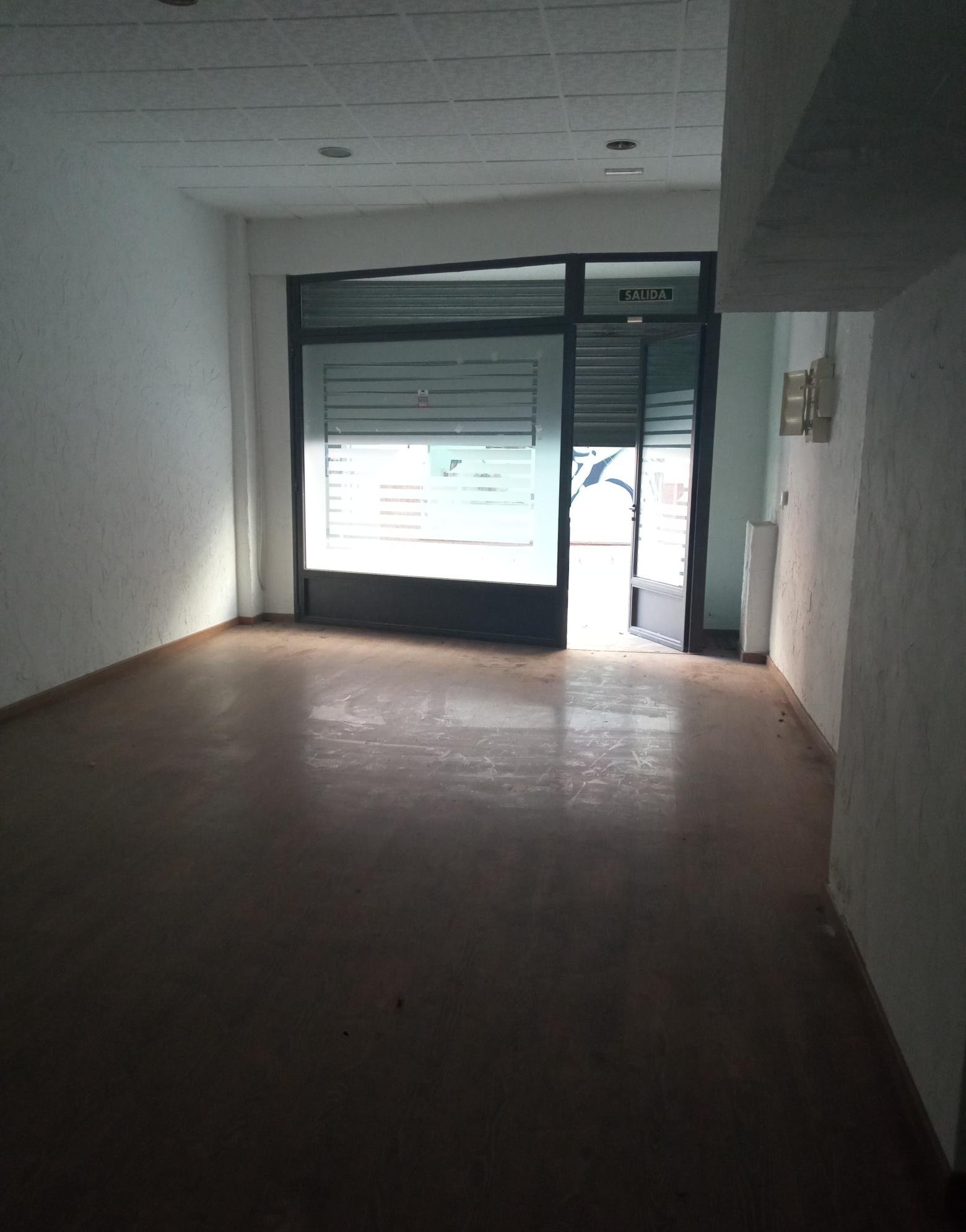 Se oferta local comercial en calle san juan bautista en AlicanteAlacant por 102.570 de 125m en condiciones de restauración
