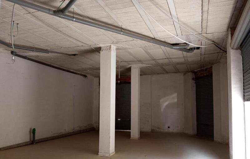 Venta de local comercial en calle de la libertad Rafal por 59000 con 130m en condiciones de restauracin