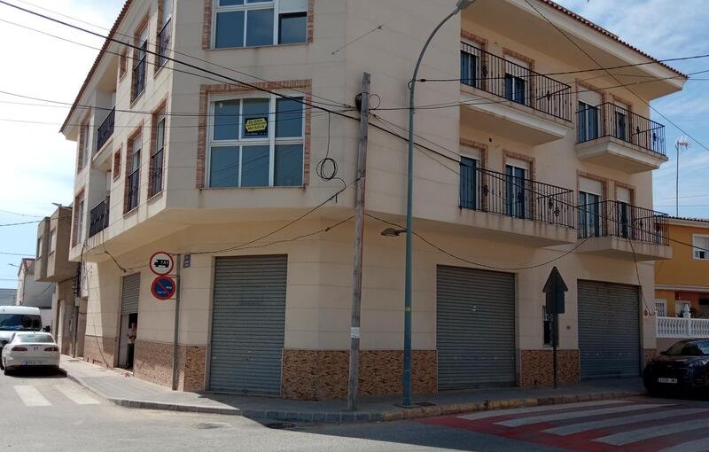 Venta de local comercial en calle de la libertad Rafal por 59000 con 130m en condiciones de restauracin