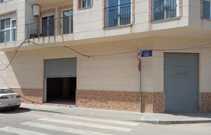 Venta de local comercial en calle de la libertad Rafal por 59000 con 130m en condiciones de restauracin