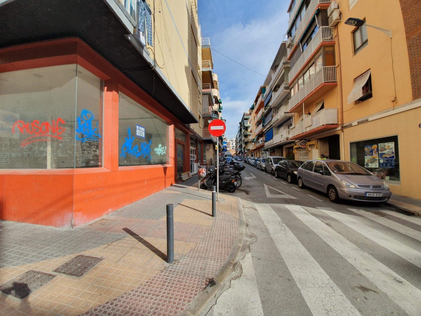 Local Comercial en venta  en Calle Rosal Benidorm Alicante