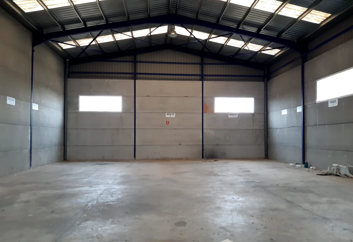 Nave en C de Lassut, Senyera Valencia