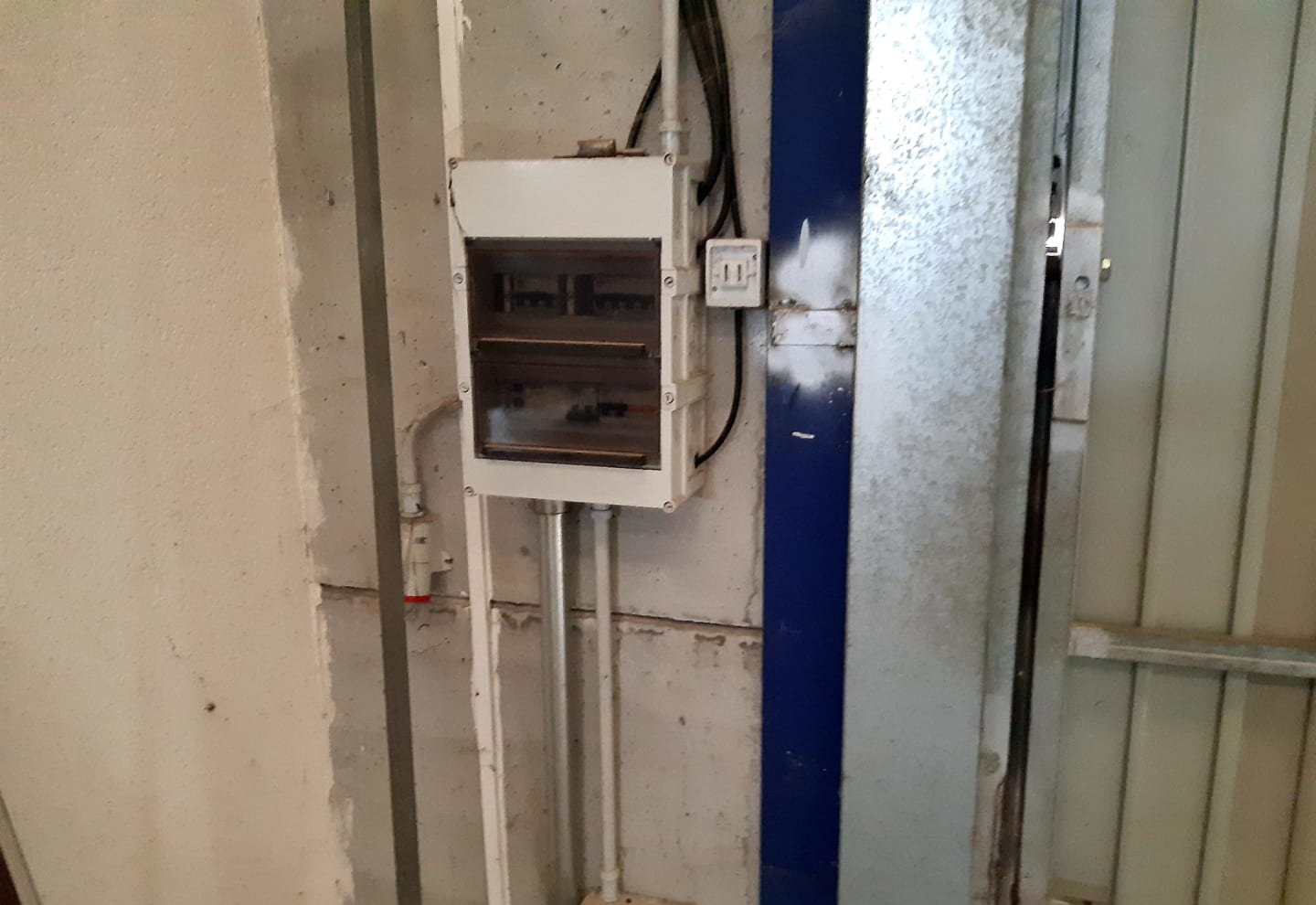 Nave en C de Lassut, Senyera Valencia