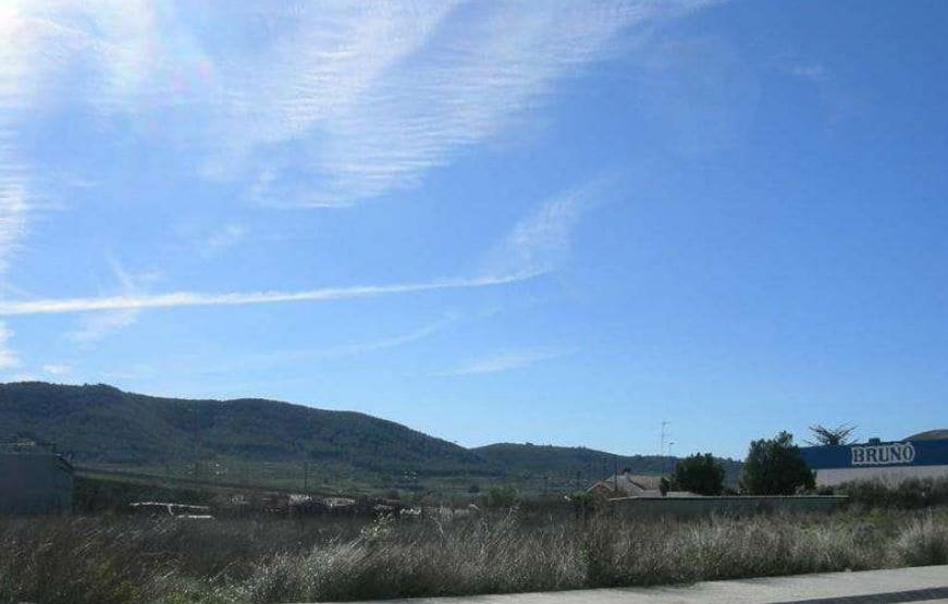 Se oferta suelo urbanizable industrial por 22000 de 1872m en clugar ptda sequia de laba en Alcal de Xivert