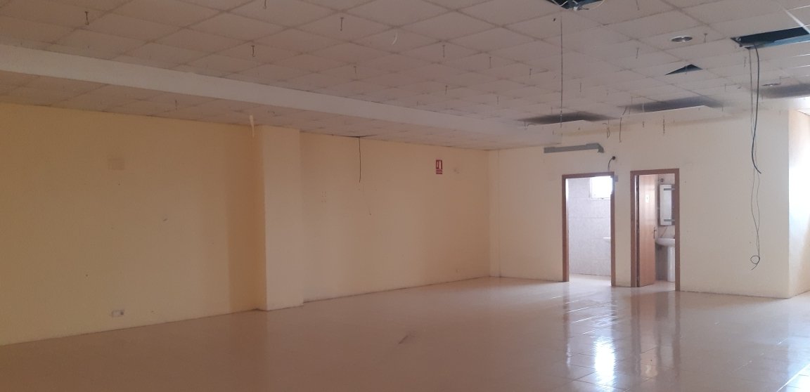 Venta de local comercial en calle arcadi garcia sanz VillarrealVila-real por 126.000 de 314m en perfectas condiciones