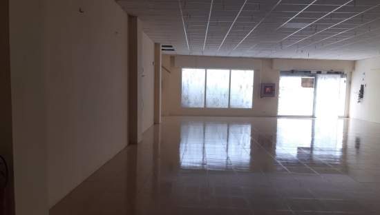 Venta de local comercial en calle arcadi garcia sanz VillarrealVila-real por 126.000 de 314m en perfectas condiciones