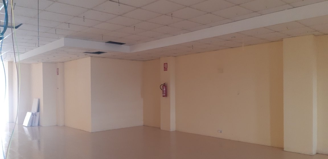 Venta de local comercial en calle arcadi garcia sanz VillarrealVila-real por 126.000 de 314m en perfectas condiciones