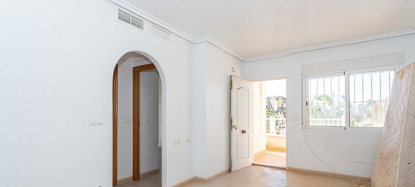 Chalet En Venta En Calle Madre De Dios, Pilar De La Horadada, Alicante