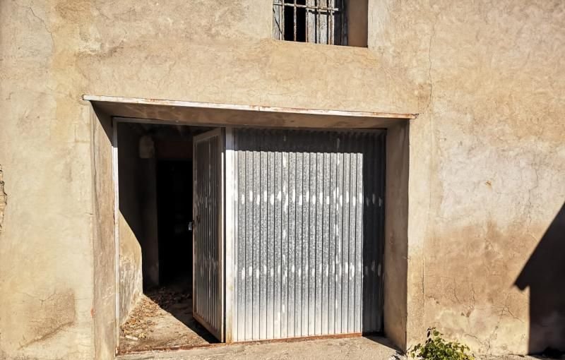 Casa adosada a la venta en cmayor Guadasequies por 118000 de 286m y una habitacion