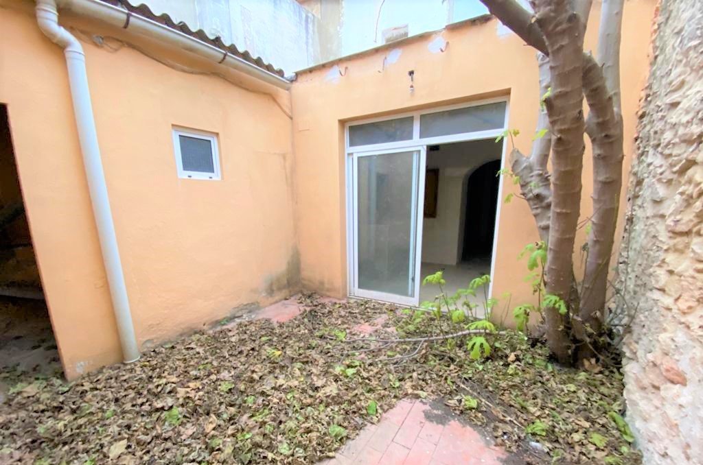 Casa adosada a la venta en cmayor Guadasequies por 118000 de 286m y una habitacion