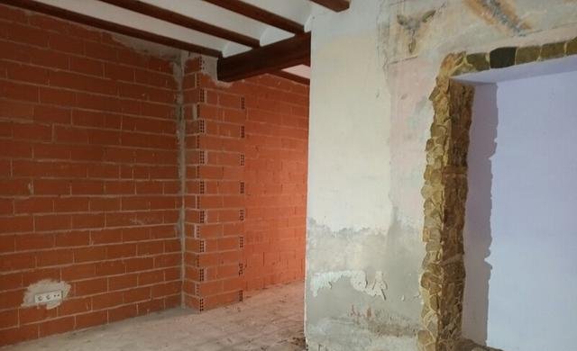 Casa adosada a la venta en cmayor Guadasequies por 118000 de 286m y una habitacion