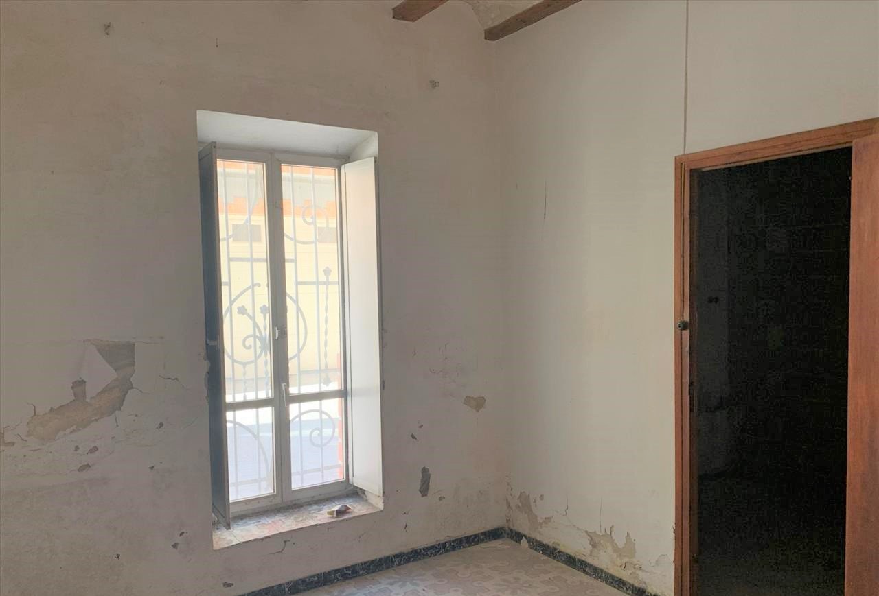 Casa adosada a la venta en cmayor Guadasequies por 118000 de 286m y una habitacion