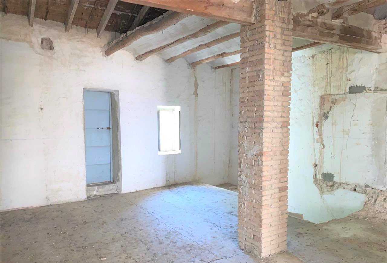 Casa adosada a la venta en cmayor Guadasequies por 118000 de 286m y una habitacion