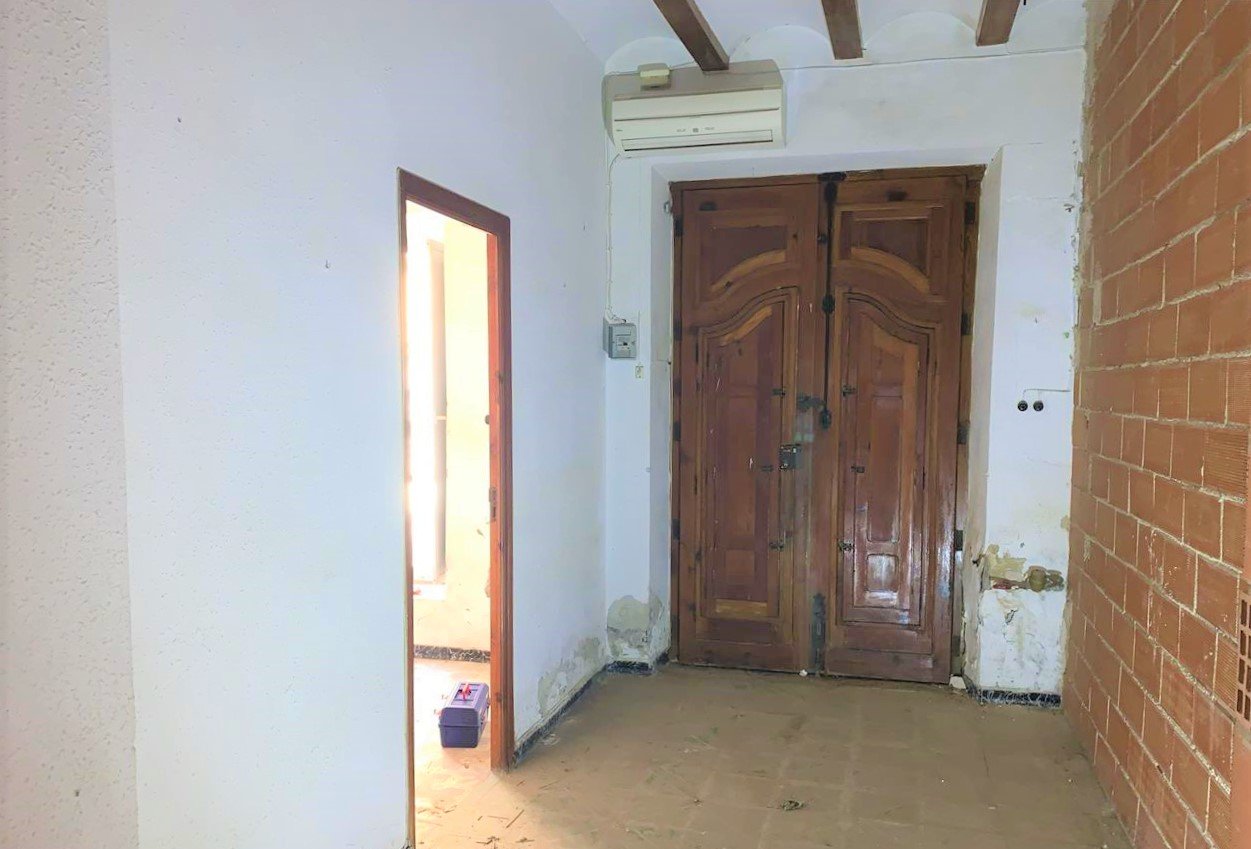 Casa adosada a la venta en cmayor Guadasequies por 118000 de 286m y una habitacion