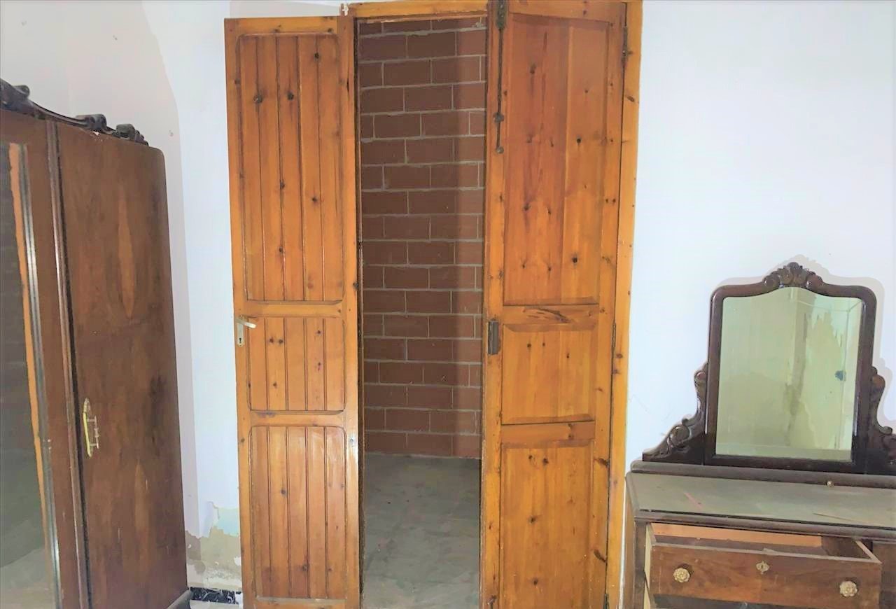 Casa adosada a la venta en cmayor Guadasequies por 118000 de 286m y una habitacion
