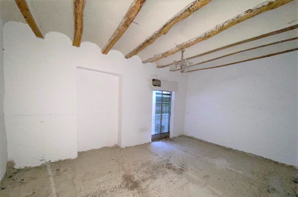 Casa adosada a la venta en cmayor Guadasequies por 118000 de 286m y una habitacion