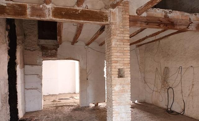 Casa adosada a la venta en cmayor Guadasequies por 118000 de 286m y una habitacion