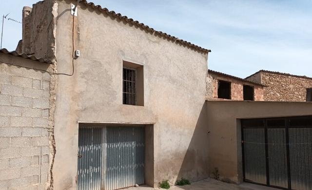 Casa adosada a la venta en cmayor Guadasequies por 118000 de 286m y una habitacion