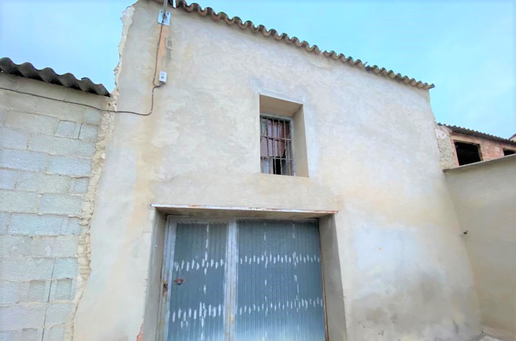 Casa adosada a la venta en cmayor Guadasequies por 118000 de 286m y una habitacion