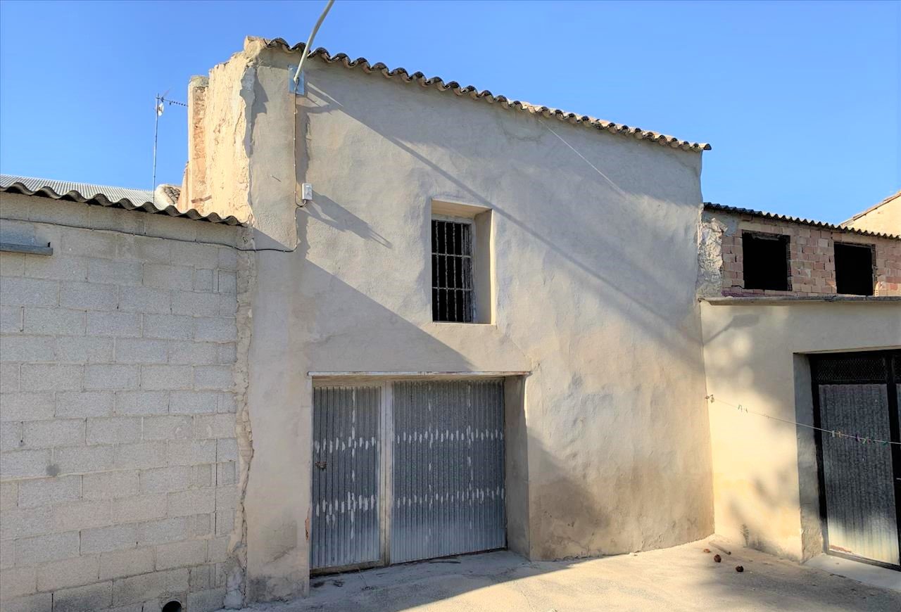 Casa adosada a la venta en cmayor Guadasequies por 118000 de 286m y una habitacion