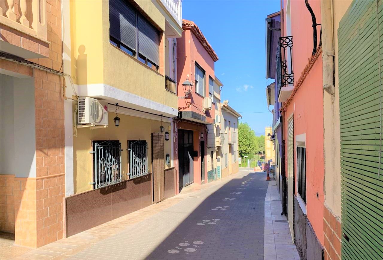 Casa adosada a la venta en cmayor Guadasequies por 118000 de 286m y una habitacion