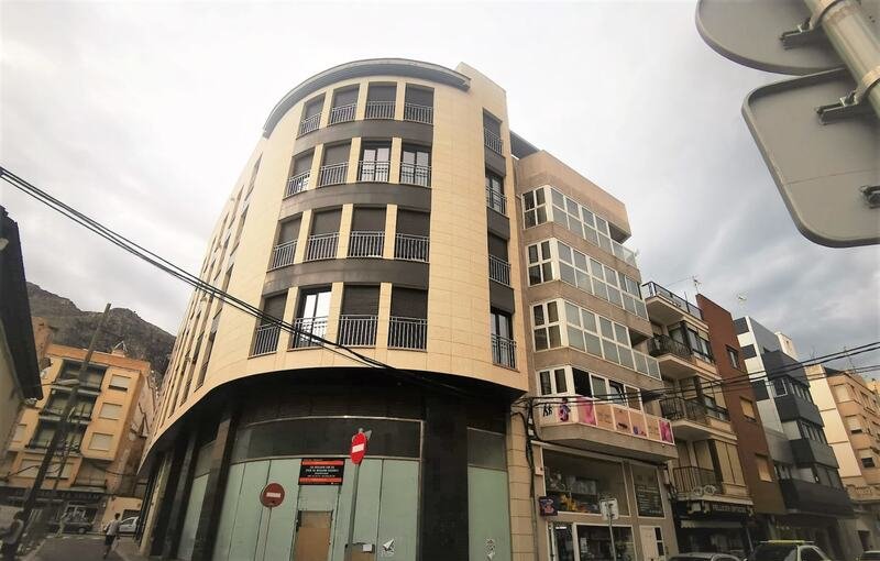 Local comercial disponible en calle l u i el dos Tavernes de la Valldigna por 131.950 de 289m