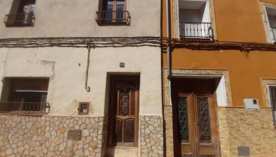 Unifamiliar Casa De Pueblo en venta  en Calle Comandante Gozalvez Teresa De Cofrentes Valencia