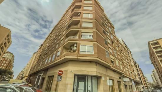 Piso con garaje y trastero en C Cronista Revest