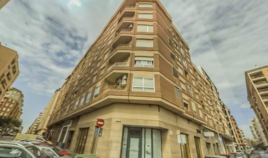 Piso con garaje y trastero en C Cronista Revest