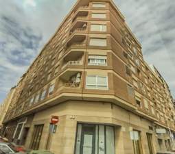 Piso con garaje y trastero en C Cronista Revest