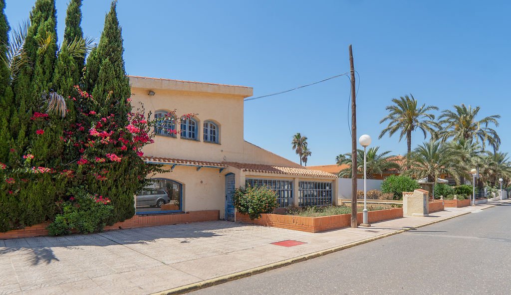 Local en venta en Calle Cipreses Cartagena Murcia