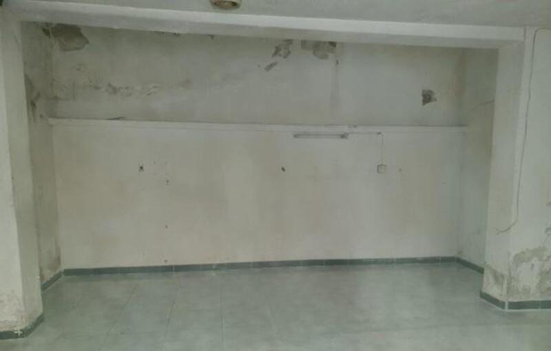 Local comercial disponible en calle pintor jose ribera Gandia por 36000 con 37m en condiciones de restauracin