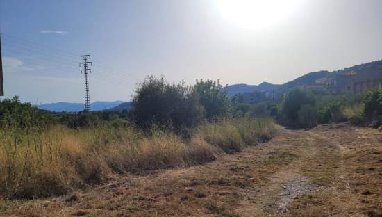 Se oferta suelo urbano idustrial en cnmero 8 en Borriol por 8000 con 6839m