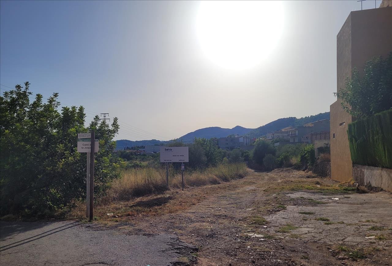 Se oferta suelo urbano idustrial en cnmero 8 en Borriol por 8000 con 6839m