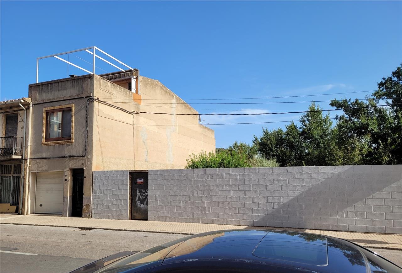 Se oferta suelo urbano idustrial en cnmero 8 en Borriol por 8000 con 6839m