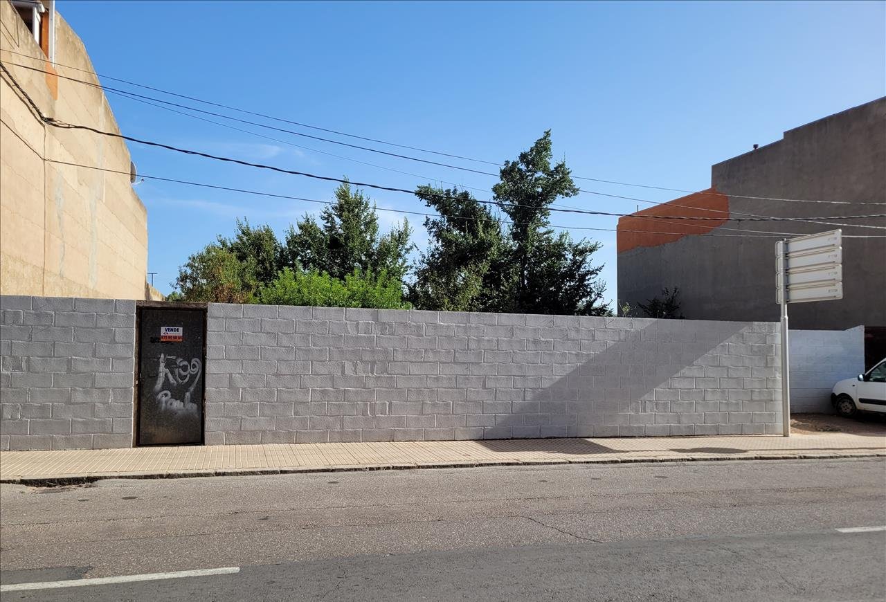 Se oferta suelo urbano idustrial en cnmero 8 en Borriol por 8000 con 6839m
