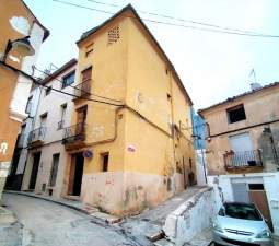 Casa en venta por 60000 con 54m y una habitacion en calle d amunt en Ontinyent