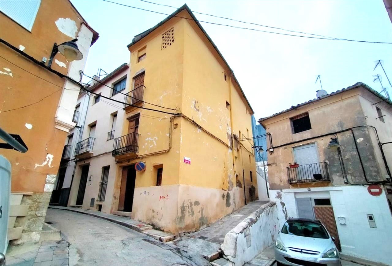 Casa en venta por 60000 con 54m y una habitacion en calle d amunt en Ontinyent