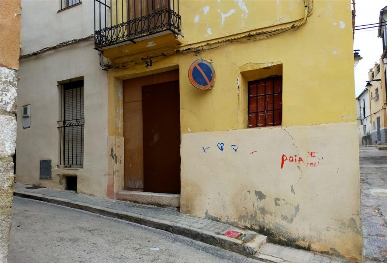 Casa en venta por 60000 con 54m y una habitacion en calle d amunt en Ontinyent