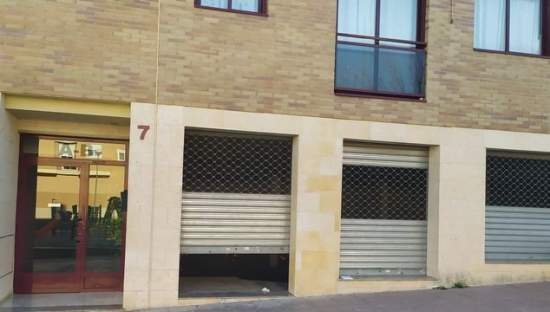 Venta de local comercial en calle paterna Onda por 68862 de 172m en condiciones de restauracin