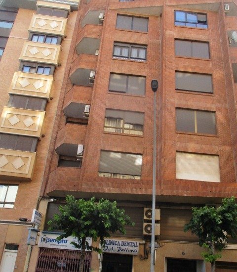 Local comercial a la venta por 90.000 con 124m en perfectas condiciones en cjose ramon batalla en VillarrealVila-real