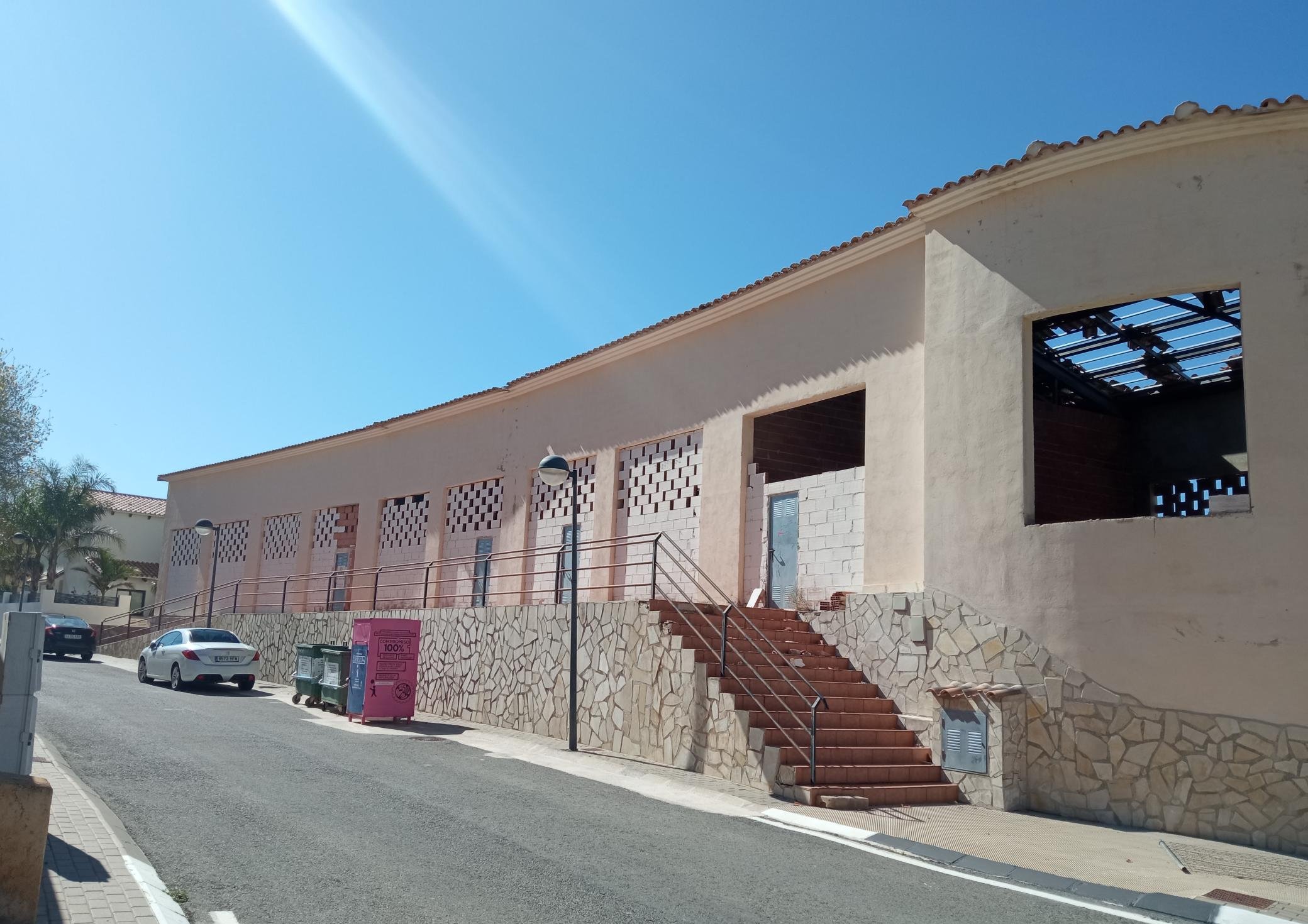 Compra tu local comercial por 22400 con 98m en condiciones de restauracin en calle poligono el muscaret local 7 Relleu