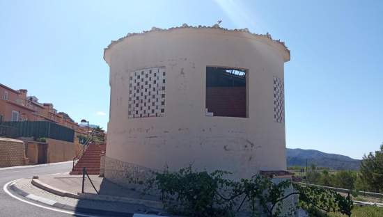 Compra tu local comercial por 22400 con 98m en condiciones de restauracin en calle poligono el muscaret local 7 Relleu