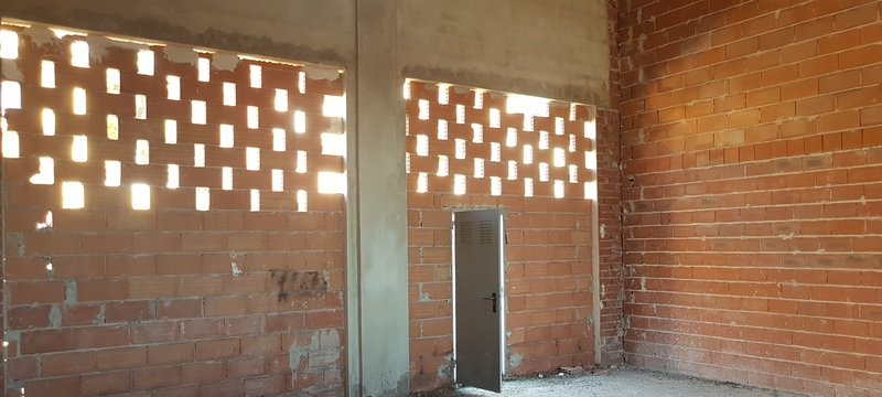 Compra tu local comercial por 22400 con 98m en condiciones de restauracin en calle poligono el muscaret local 7 Relleu