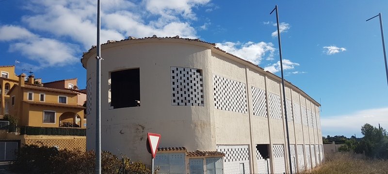 Compra tu local comercial por 22400 con 98m en condiciones de restauracin en calle poligono el muscaret local 7 Relleu