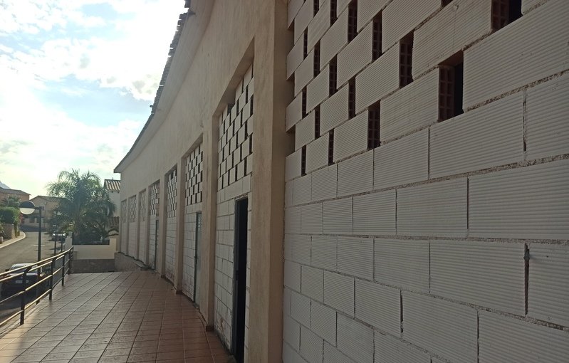 Compra tu local comercial por 22400 con 98m en condiciones de restauracin en calle poligono el muscaret local 7 Relleu
