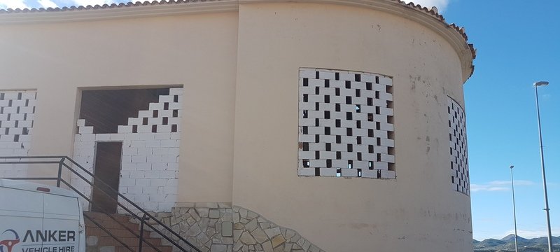 Compra tu local comercial por 22400 con 98m en condiciones de restauracin en calle poligono el muscaret local 7 Relleu