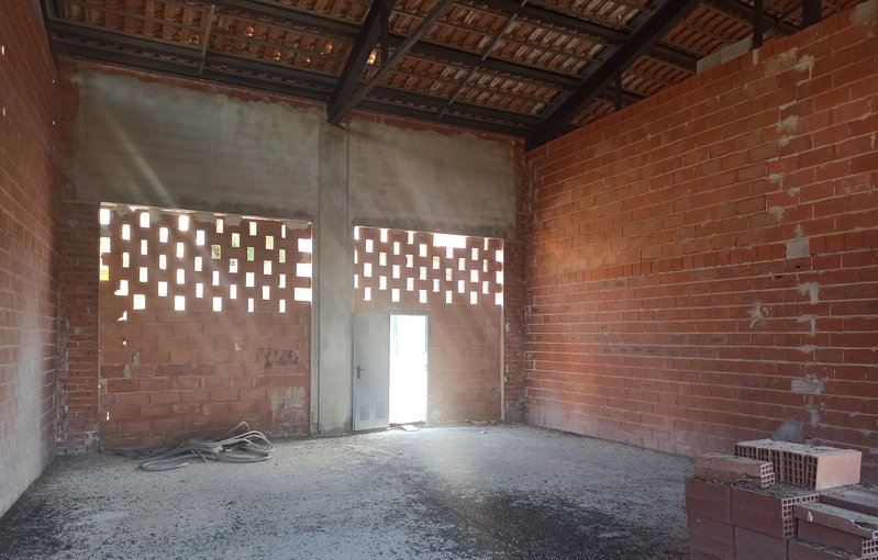 Compra tu local comercial por 22400 con 98m en condiciones de restauracin en calle poligono el muscaret local 7 Relleu