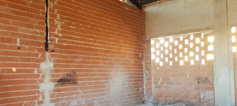 Compra tu local comercial por 22400 con 98m en condiciones de restauracin en calle poligono el muscaret local 7 Relleu